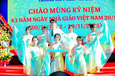 TRƯỜNG THPT TRẦN VĂN LAN LONG TRỌNG TỔ CHỨC CHƯƠNG TRÌNH KỶ NIỆM 43 NĂM NGÀY NHÀ GIÁO VIỆT NAM 20/11