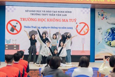 Trường THPT Trần Văn Lan đẩy mạnh tuyên truyền “Trường học không ma túy” hưởng ứng Ngày Thế giới phòng, chống AIDS.